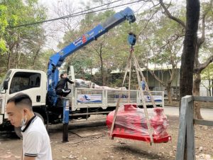 Dịch vụ cẩu hàng lên xe tải thùng